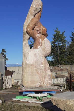 Untersberg-Skulptur-seitlich